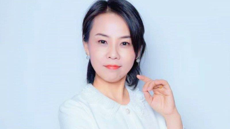 贾彩梅工作照